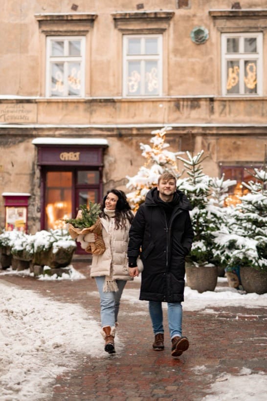 A couple on a festive walk through Kraków's Old Town