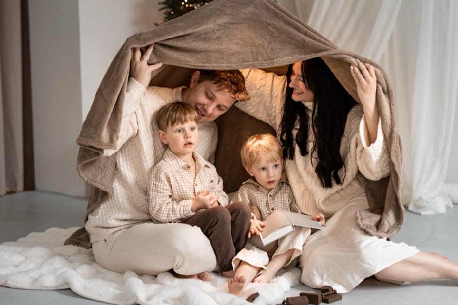 Family reading under a blanket — Christmas session